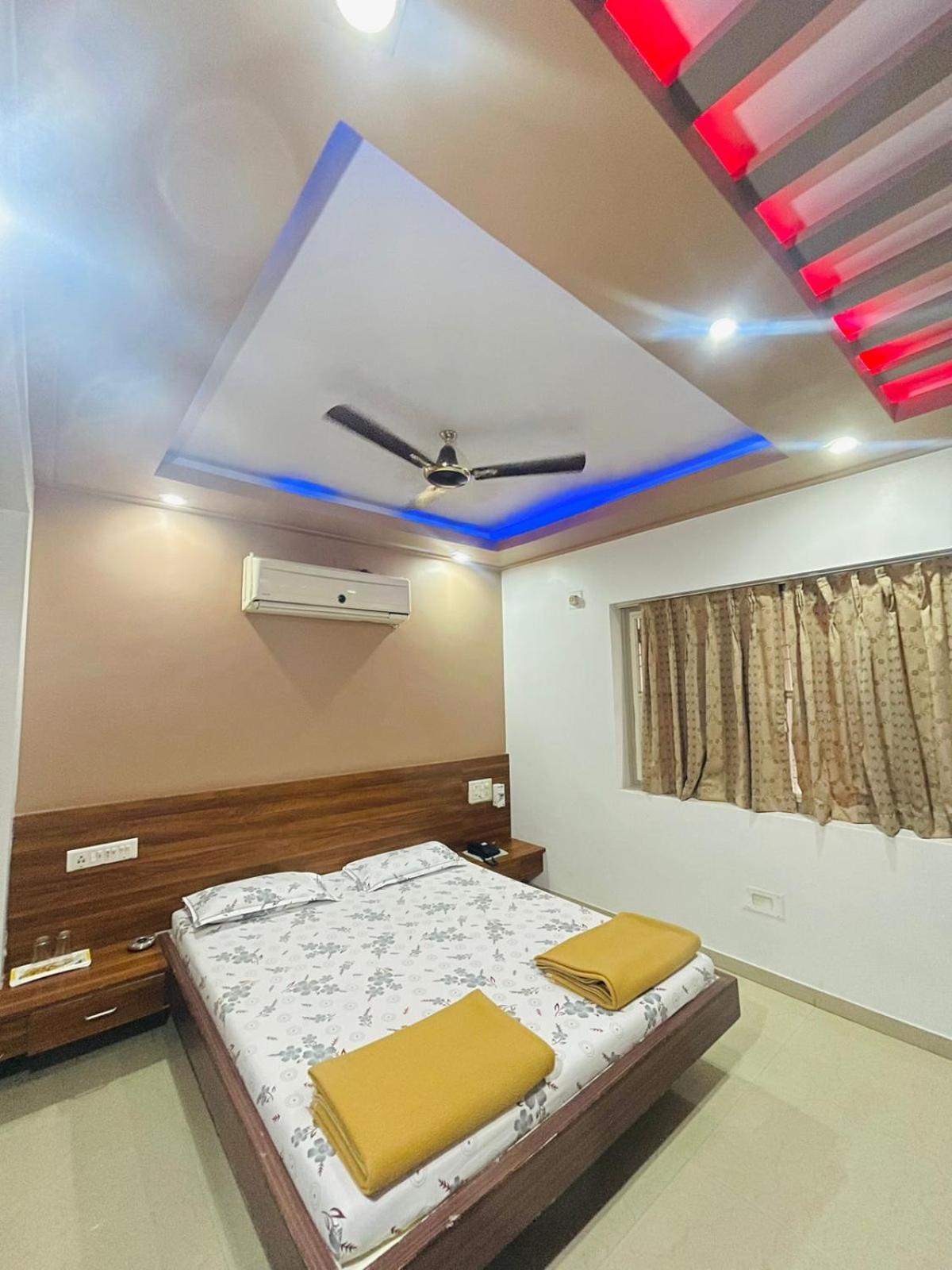 Hotel Rajdhani And Guest House Gujarat - Best Family Hotel In Halol Near Pavagadh And Halol Gidc Экстерьер фото