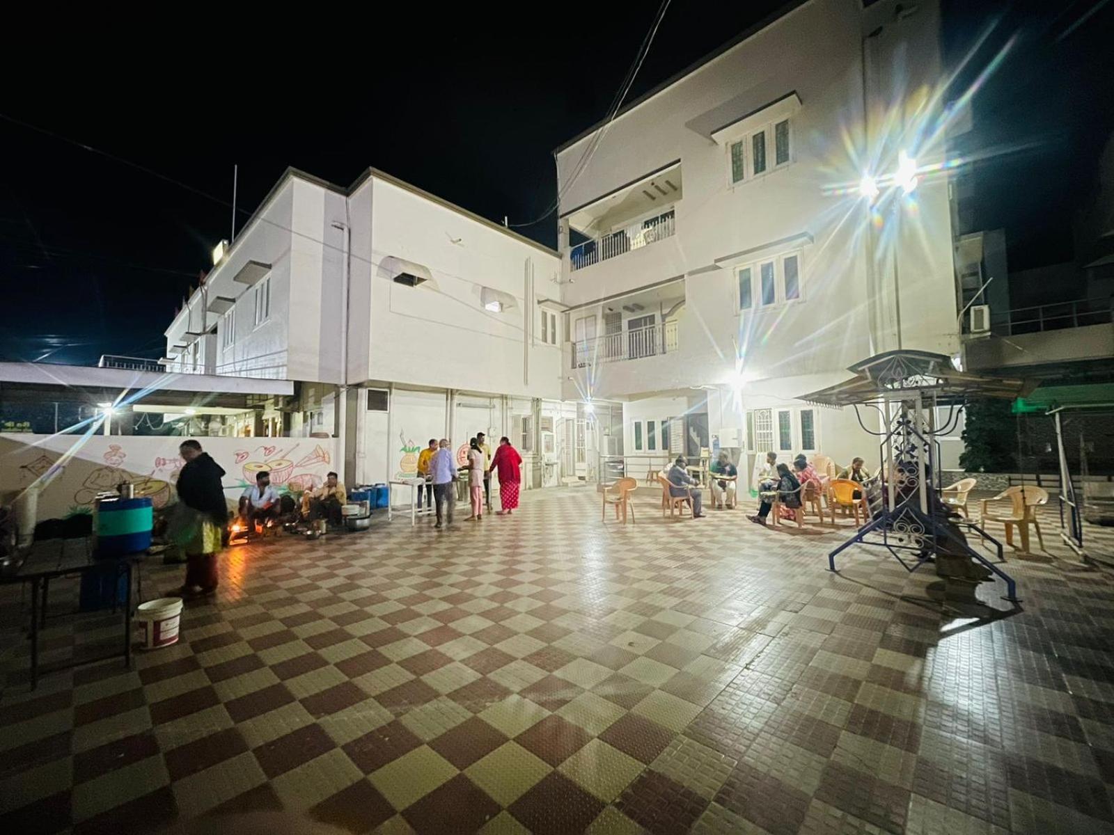Hotel Rajdhani And Guest House Gujarat - Best Family Hotel In Halol Near Pavagadh And Halol Gidc Экстерьер фото